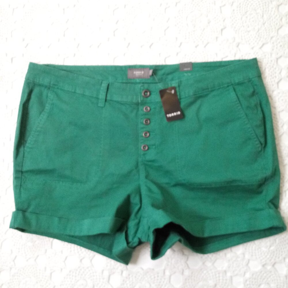 Torrid Shorts Button Fly High Rise Cuffed Hem Emerald Green Stretch 22 Women NWT